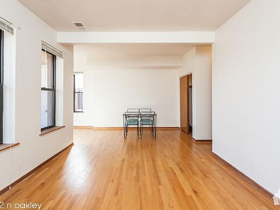 4th image of 1022 N Oakley Blvd #1125