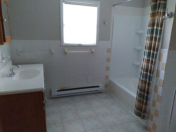 3rd image of 132 Ashwood St