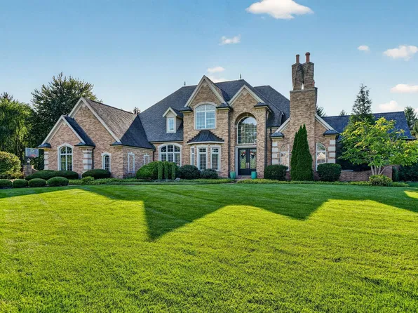 51443 Megan Ct, Granger, IN 46530