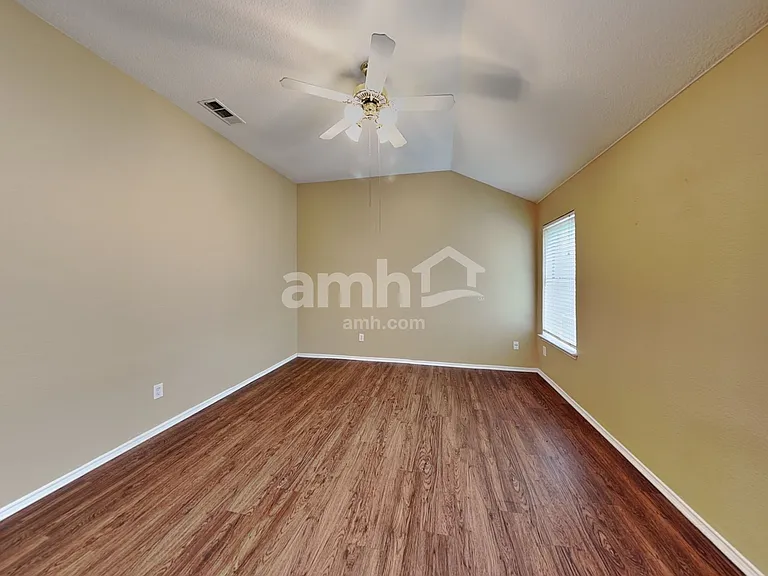 432 Round Rock Rd — Photo 9
