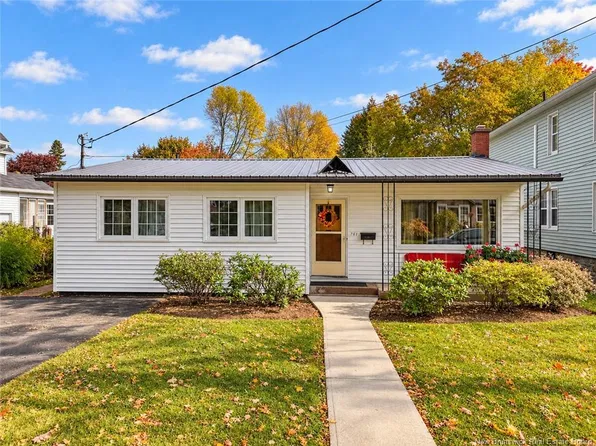 761 Byng St, Fredericton, NB E3A 3H5