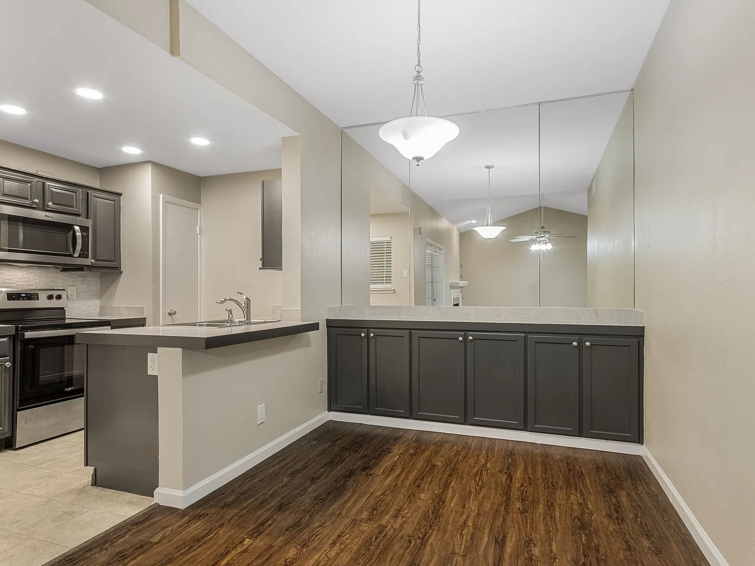 2 bed, 861 sqft, $1,650 — Photo 4
