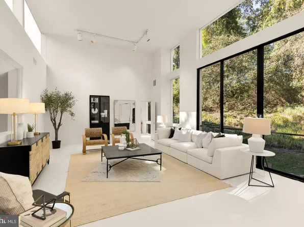 3524 Williamsburg Ln NW, Washington, DC 20008