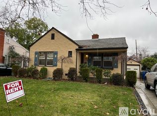 878 54th St, Sacramento, CA 95819