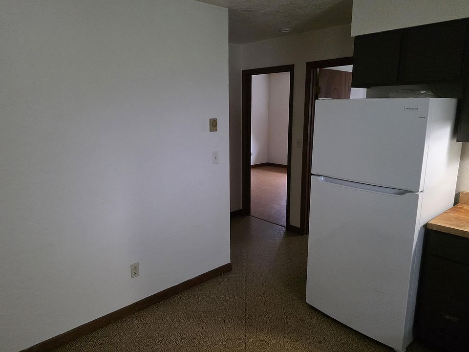 1st image of 352 Catron St N APT 3