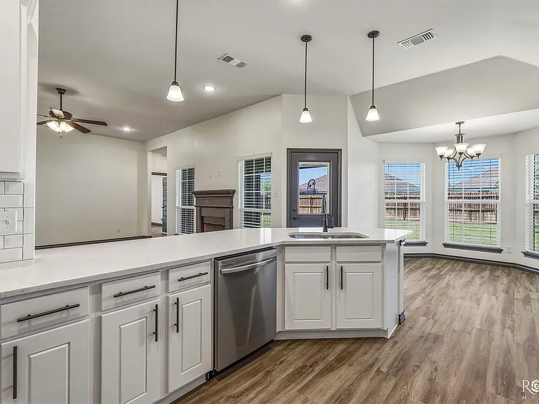 1913 Lamplighter Ln — Photo 13