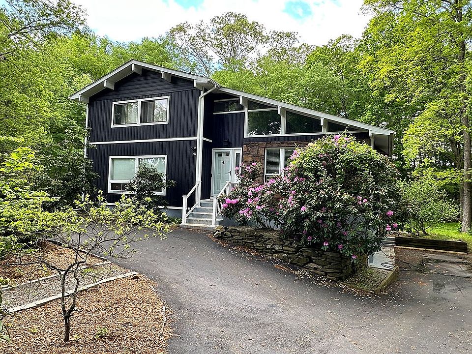 1st image of 140 River Farm Dr