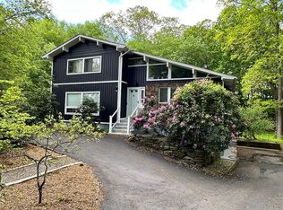 140 River Farm Dr, East Greenwich, RI 02818