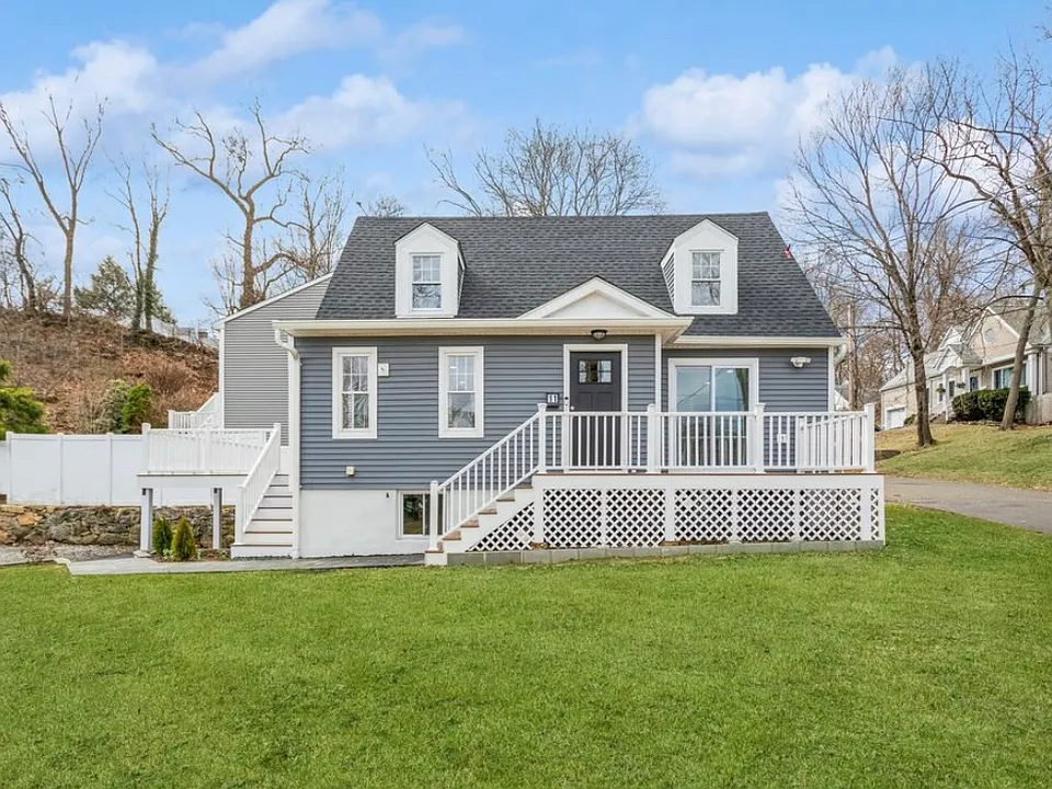 11 Woodlawn Ave #11A