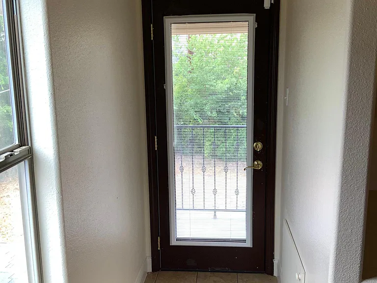 431 Irvington Dr — Photo 37