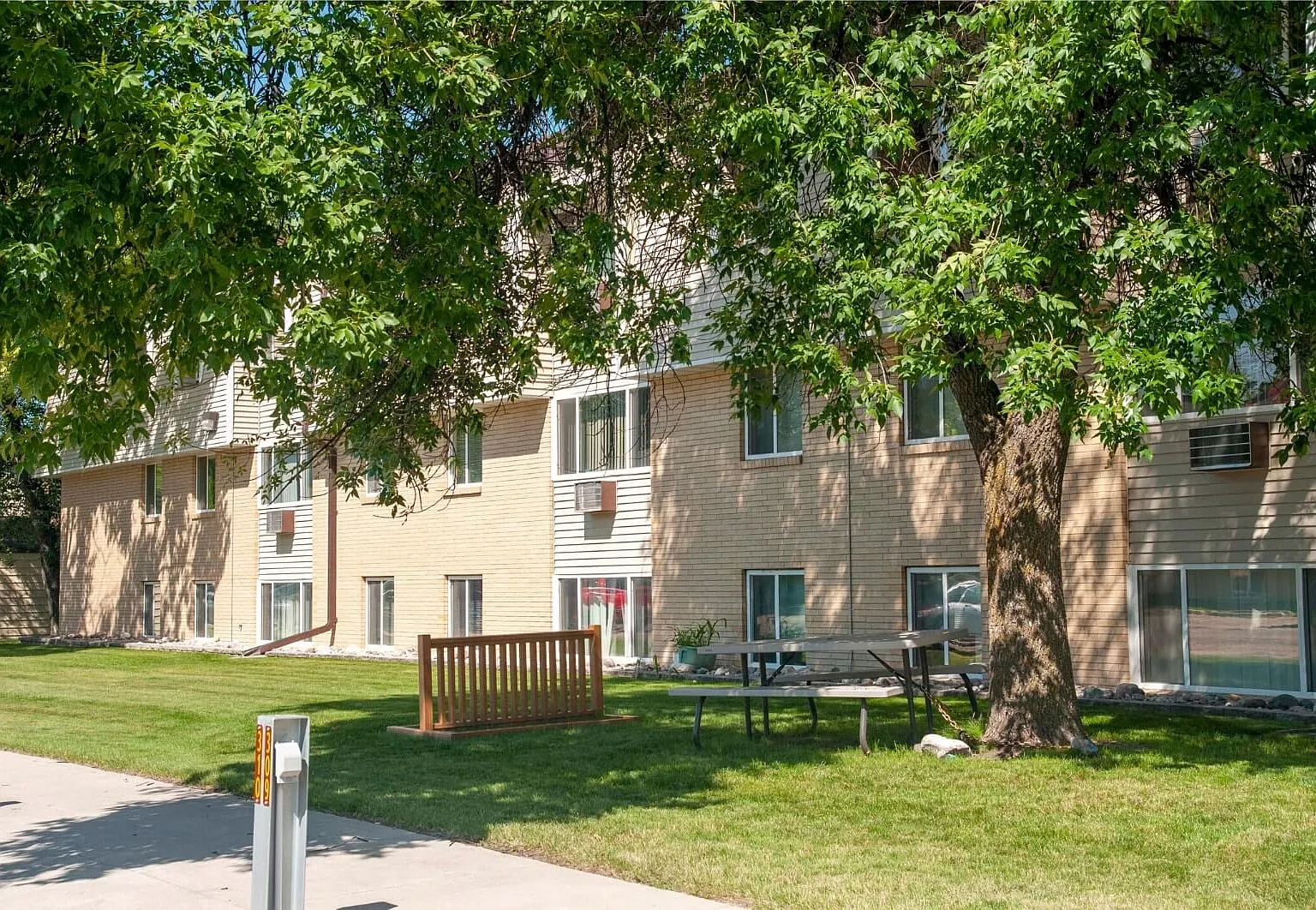 Valley Park Apartments — Photo 2