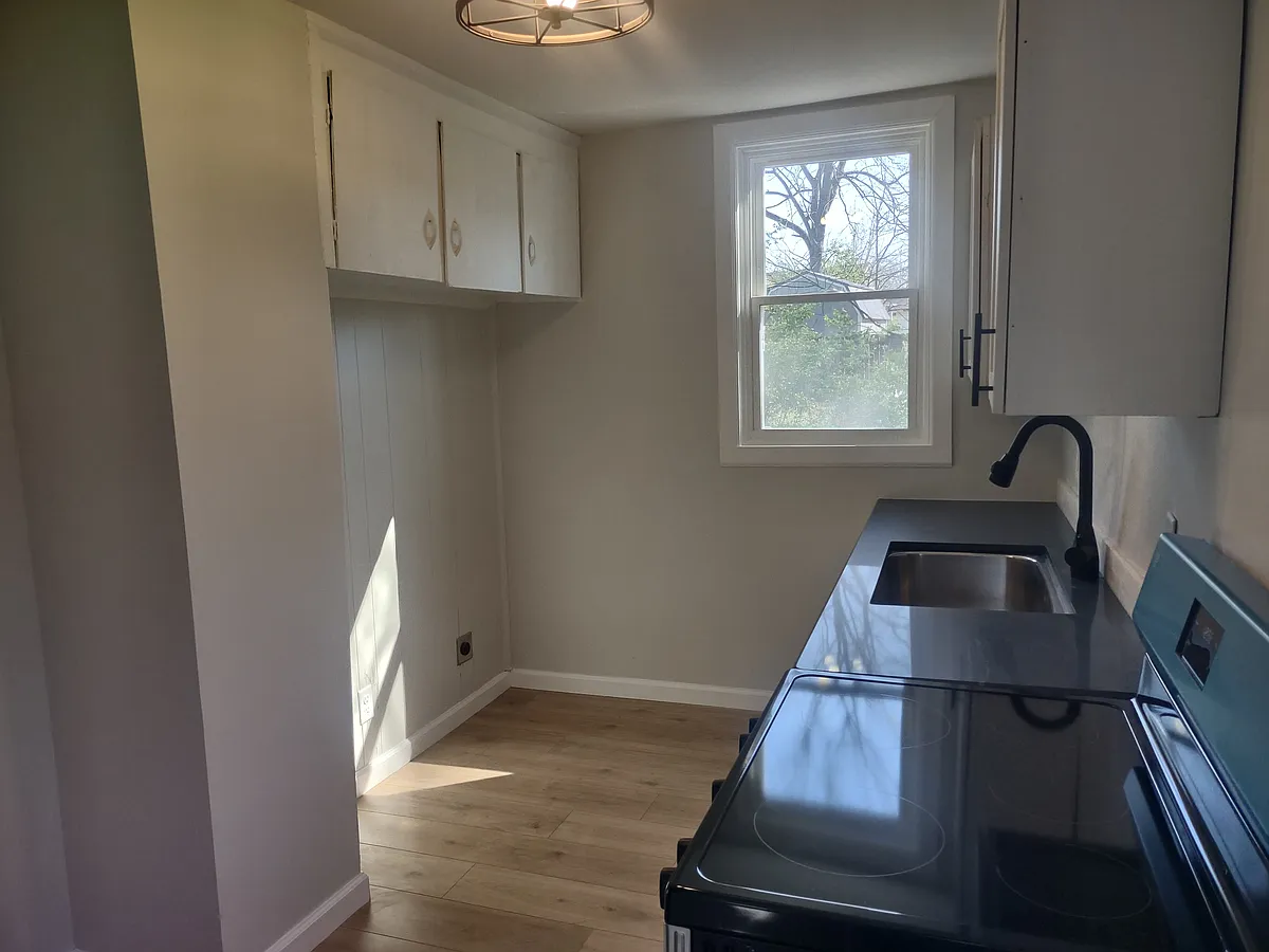 Building Photo - 143 Morrison St #3