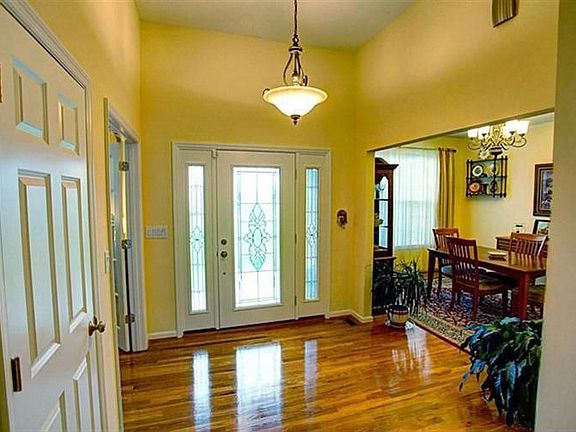 3rd image of 5576 Thomas Dr