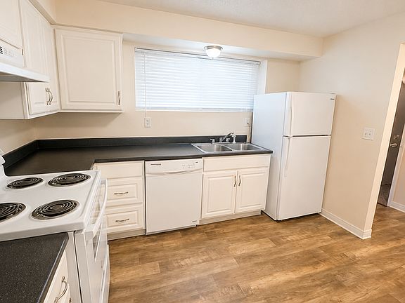 3rd image of 1122 Oakland St #B