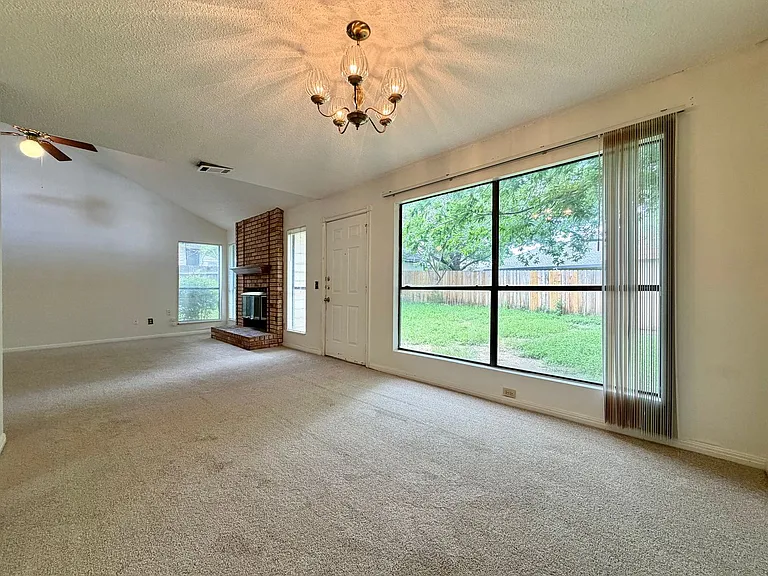 2110 Warfield Way — Photo 13
