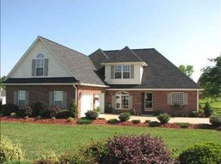 816 Shadow Creek Dr, Inman, SC 29349