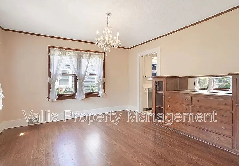 1760 Winter St SE — Photo 5