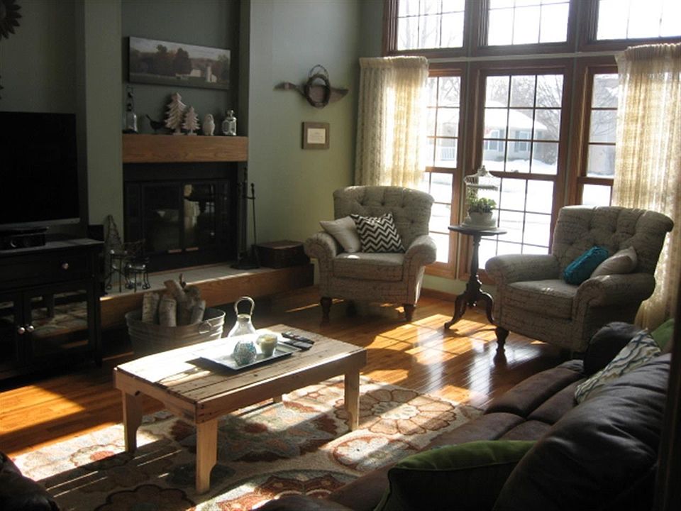 1005 W Donahue Ct, Eldridge, IA 52748 Zillow