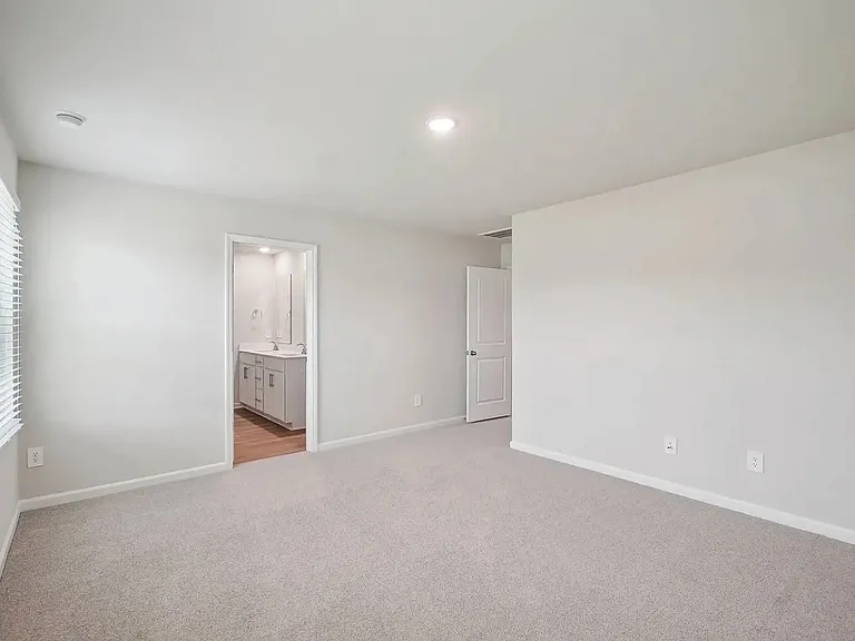 Red River Dr — Photo 2