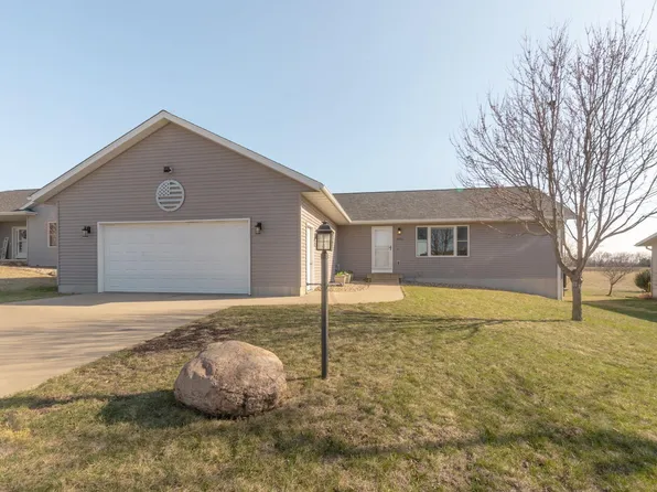 3708 Monaghan Dr, Waverly, IA 50677