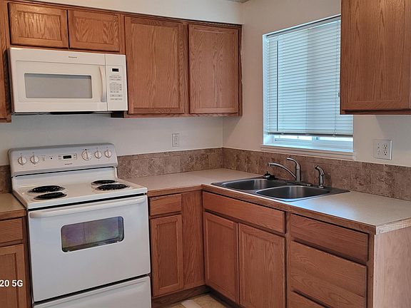 3rd image of 1011 Holly St APT 2