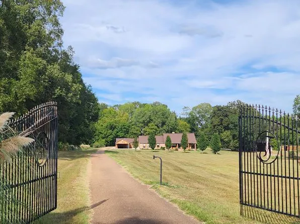 83 Grove Acres Rd, Natchez, MS 39120