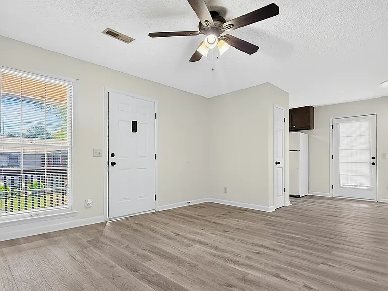 6209 Friar Tuck Dr NW #C — Photo 7
