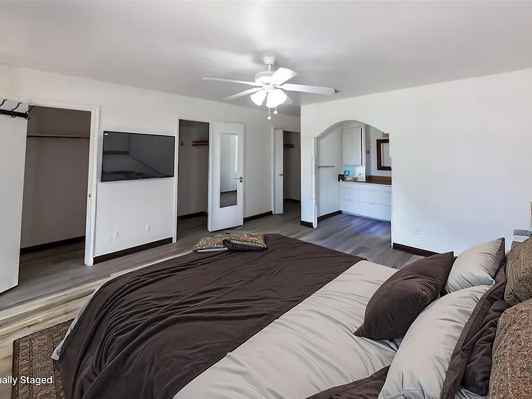 8826 Roos Rd — Photo 14