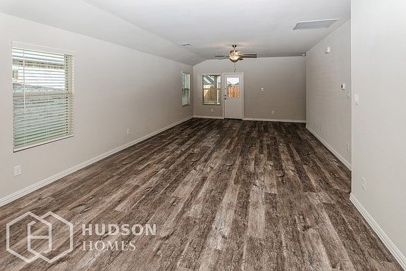 3rd image of 3331 Flatiron Dr