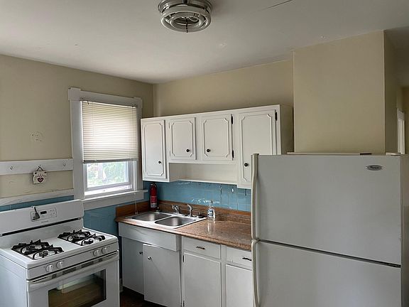 3rd image of 875 Warren St #1