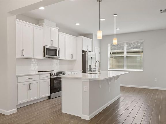4th image of 1394 Mount Royal Dr