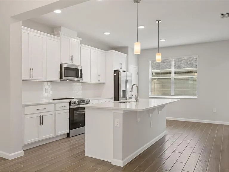 1394 Mount Royal Dr — Photo 4