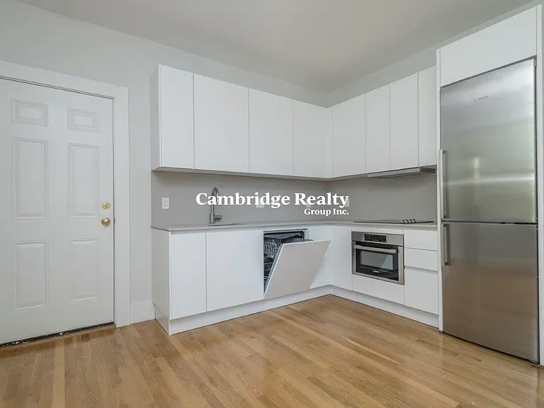 31 South St #12T — Photo 2