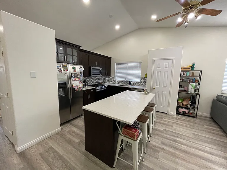 264 W Bubbling Brook Ln — Photo 3