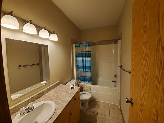 3rd image of 9225 93rd Ave #403