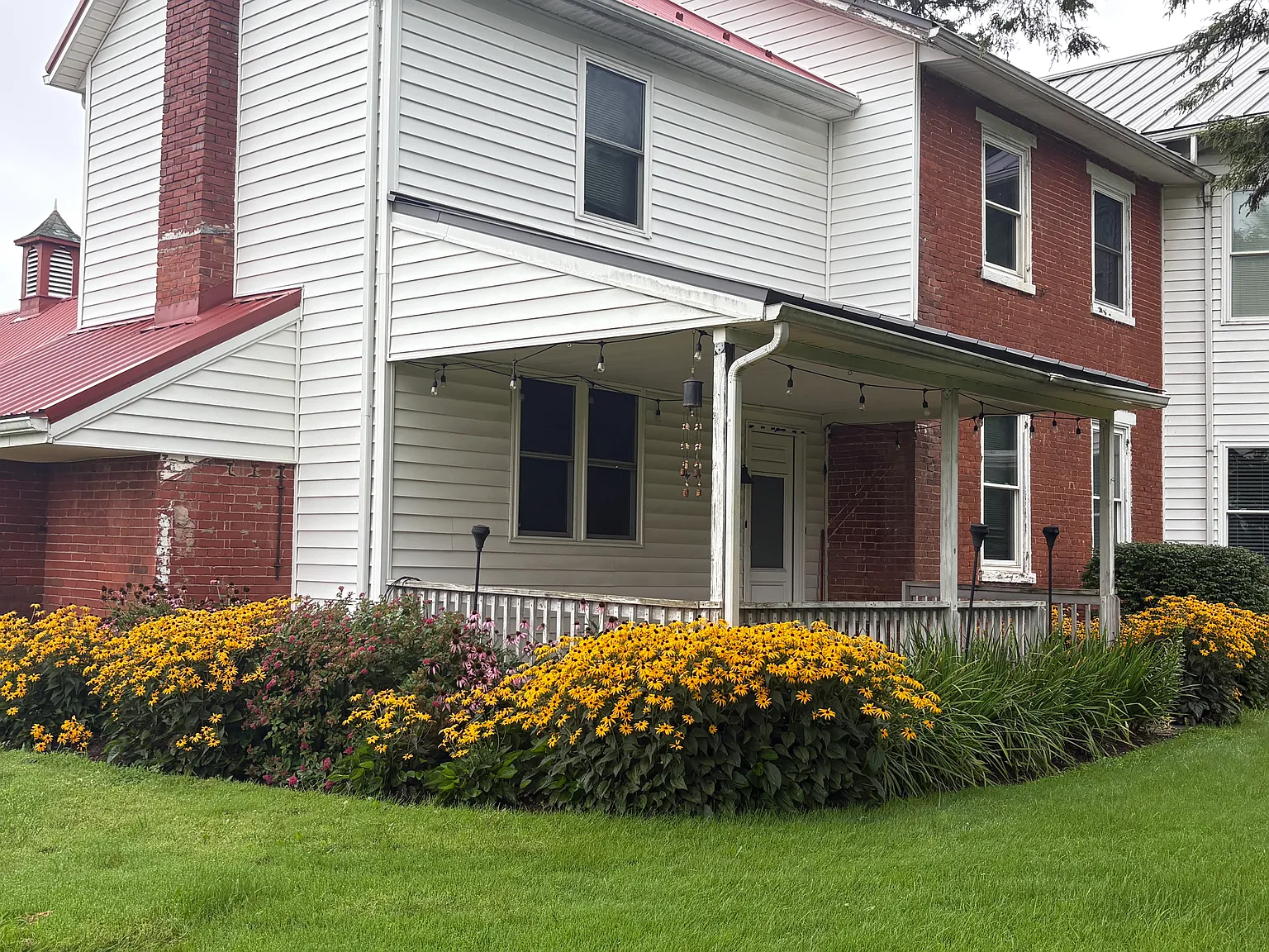 2 bed, 1.5 bath, 1300 sqft, $1,400 — Photo 2