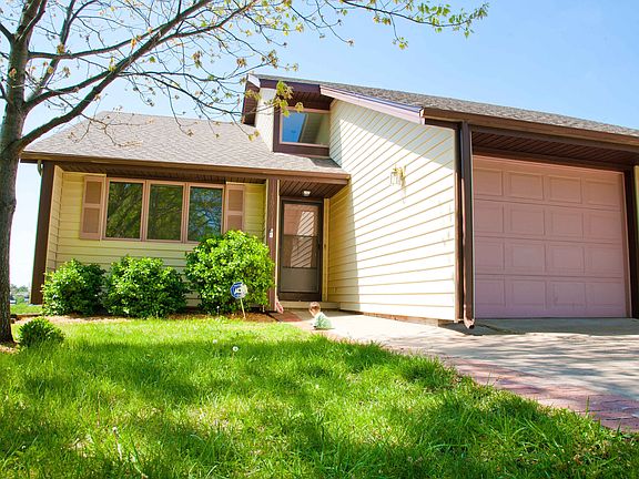 2nd image of 1927 Crescent Dr