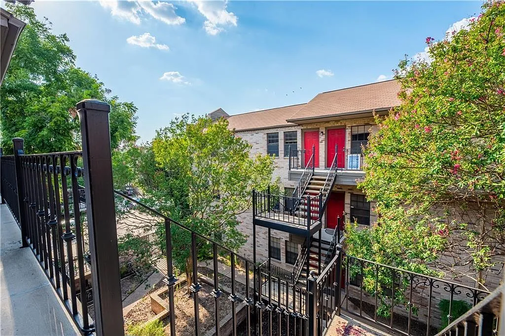 Building Photo - 2216 San Gabriel St #308