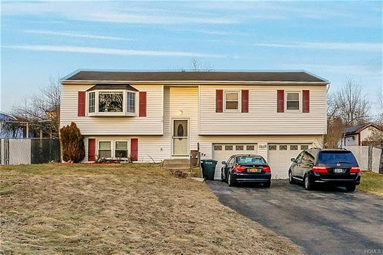 1st image of 10 Oxford Ln