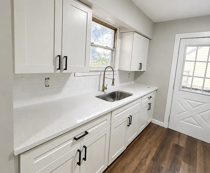 820 Center Ave — Photo 16