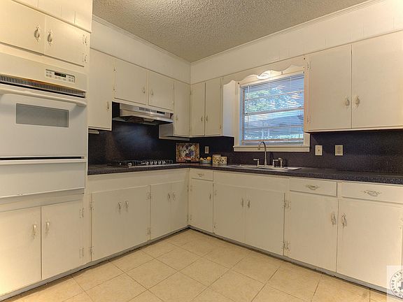 5th image of 708 Hawkins Ave