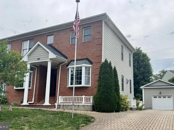 33 N Donelson St, Alexandria, VA 22304