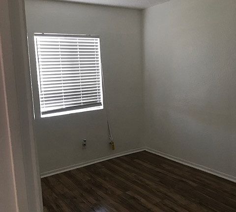 5th image of 1150 W 88th St #6
