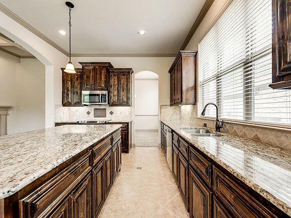 5th image of 1589 Trowbridge Cir