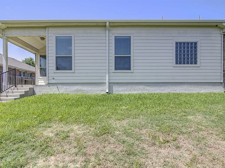 1610 Greenside Dr — Photo 28
