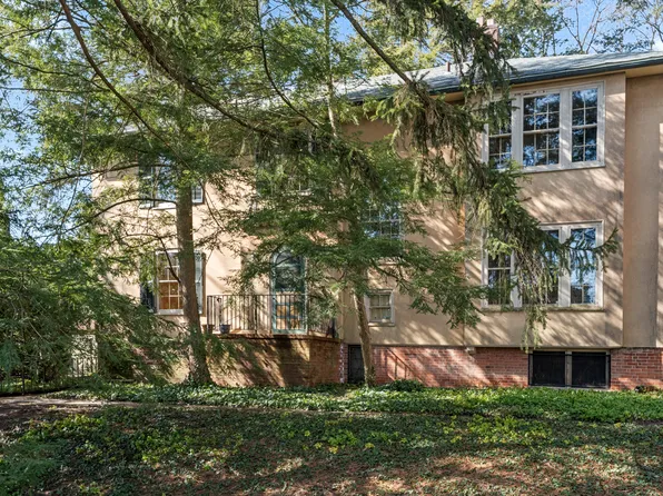 12 Saint Ronan Terrace, New Haven, CT 06511