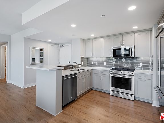 5th image of 6030 S Seabluff Dr APT 423