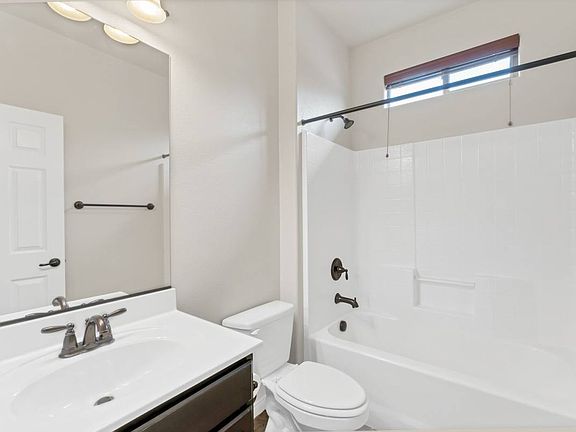4th image of 1011 Via Nandina Pl