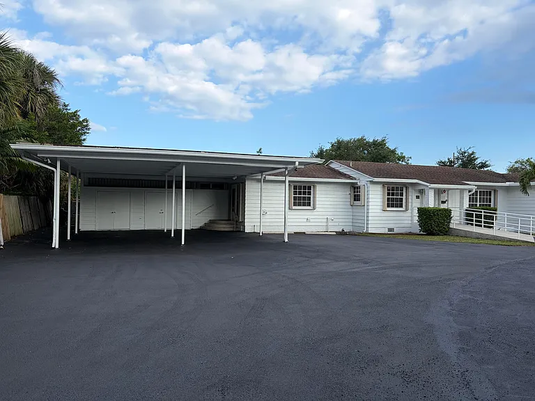 202 Palm Ct — Photo 11