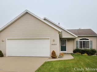 1652 Northbend Dr NE, Grand Rapids, MI
